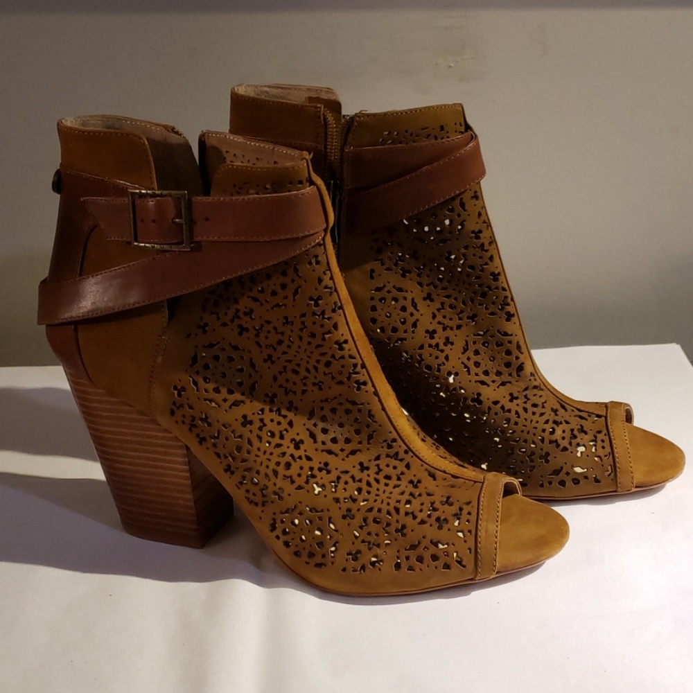 Vince Camuto Booties  size 12